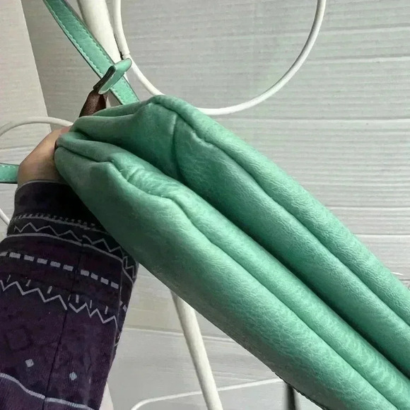 Sadie Vegan Leather Crossbody Bag - Picture 6 of 8